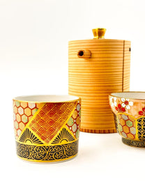 KIYOMIZU WARE SAKE SERVER | KINSAI NEJIRIKOMON X MAGEWAPPA 400ml 金彩捻小紋 X 曲げわっぱ | NISHIKAWA