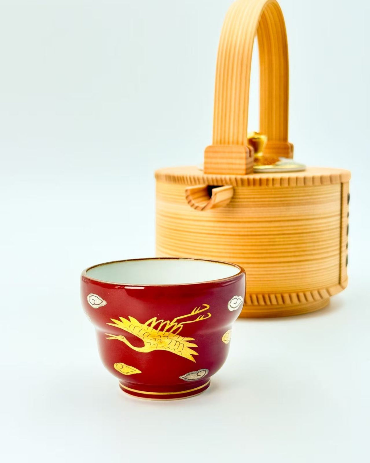 KIYOMIZU WARE SAKE CUP | AKAMAKI GOLD &amp; SILVER CRANES 赤蒔金銀鶴 | NISHIKAWA