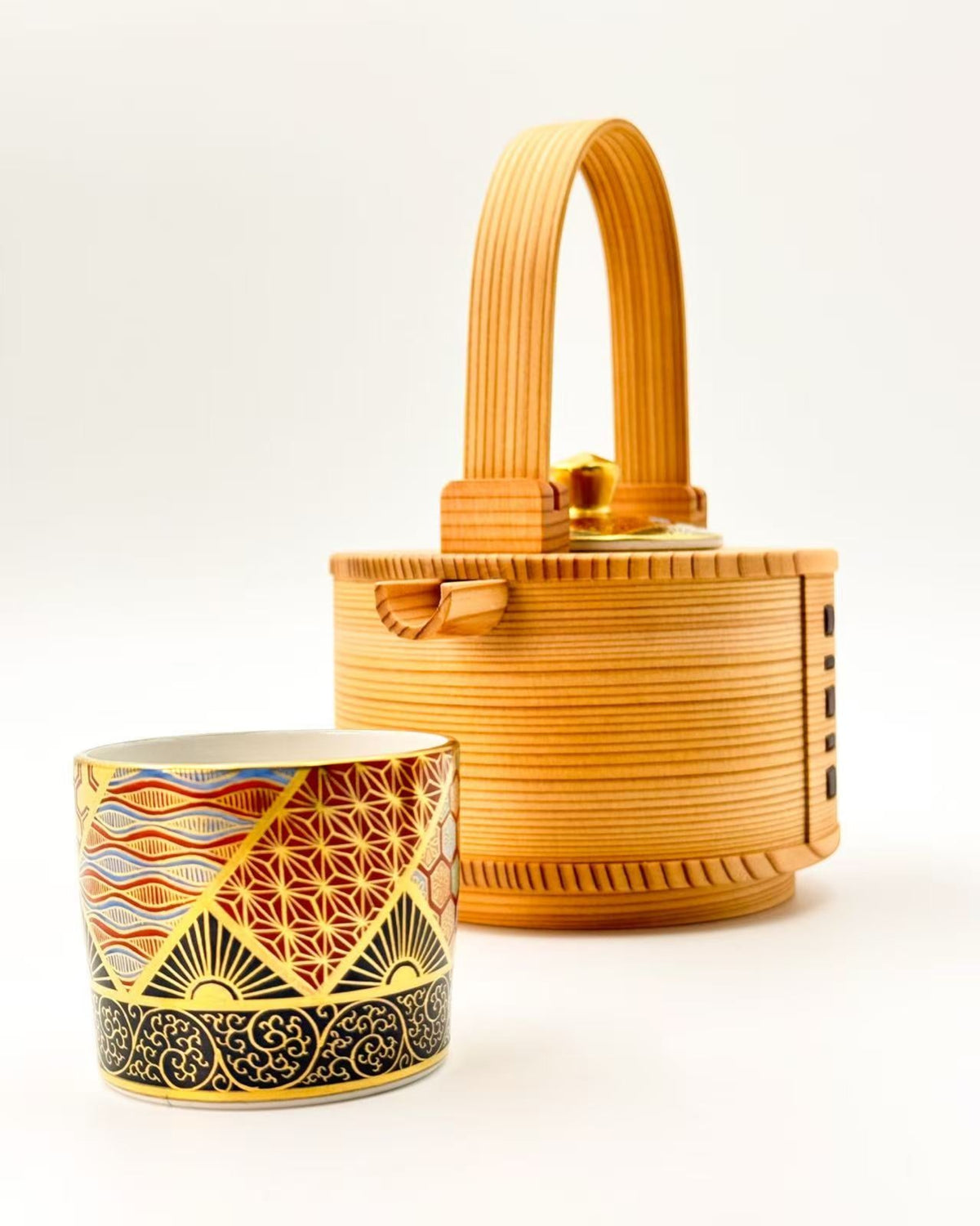 KIYOMIZU WARE SAKE CUP | KINSAI NEJIRIKOMON 金彩捻小紋 | NISHIKAWA