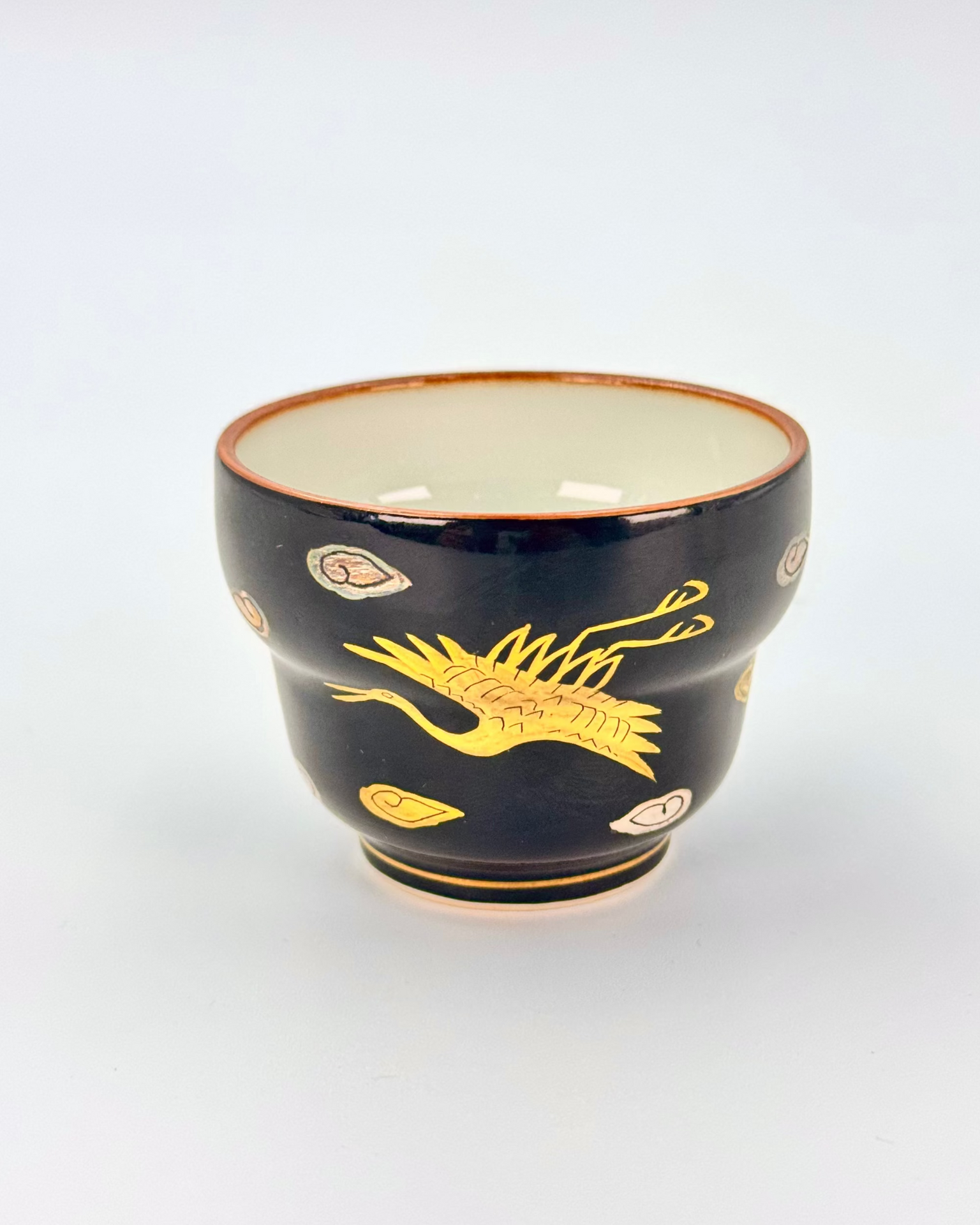 KIYOMIZU WARE SAKE CUP | KUROMAKI GOLD &amp; SILVER CRANES | 黒蒔金銀鶴 | NISHIKAWA