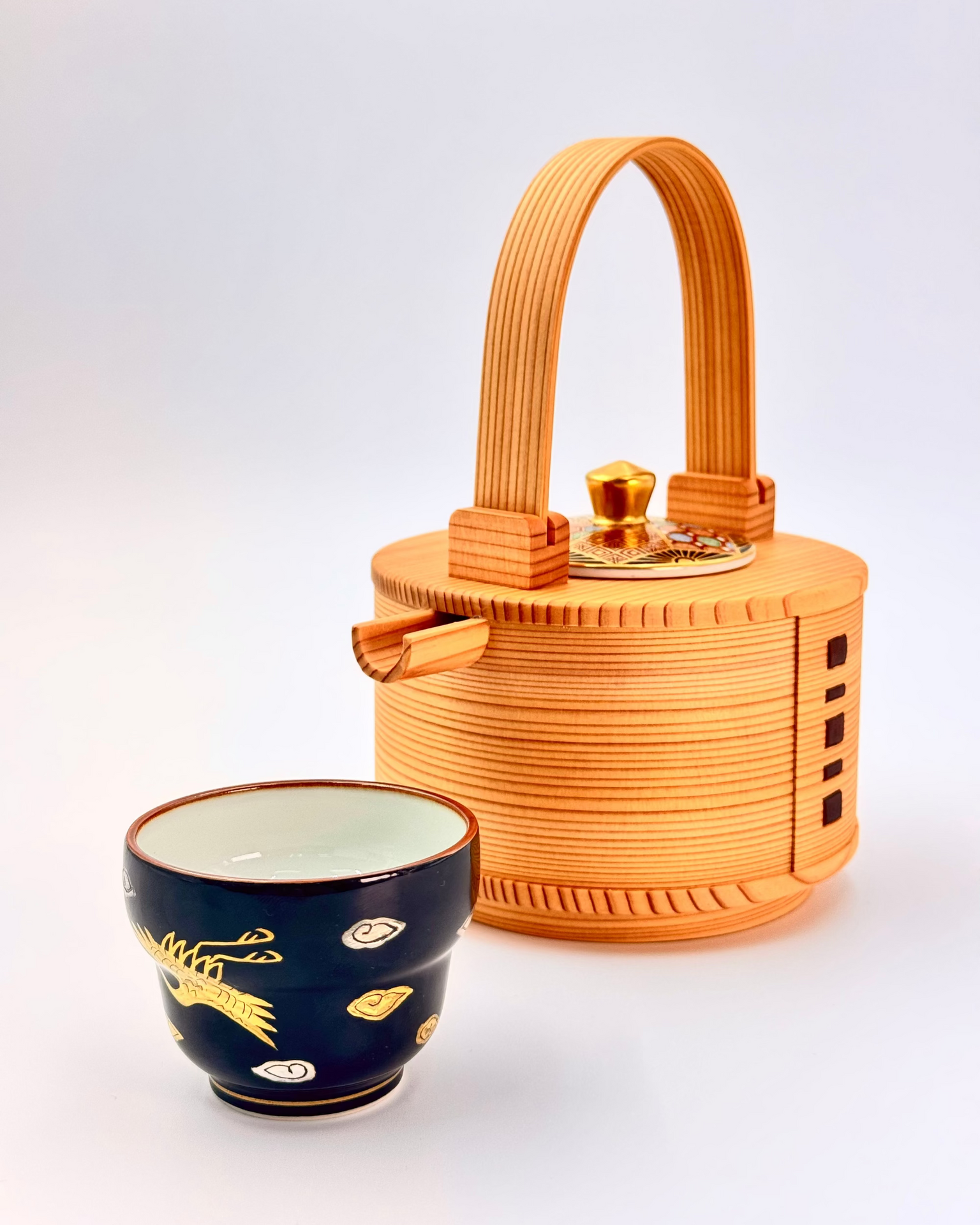 KIYOMIZU WARE SAKE CUP | KUROMAKI GOLD &amp; SILVER CRANES | 黒蒔金銀鶴 | NISHIKAWA