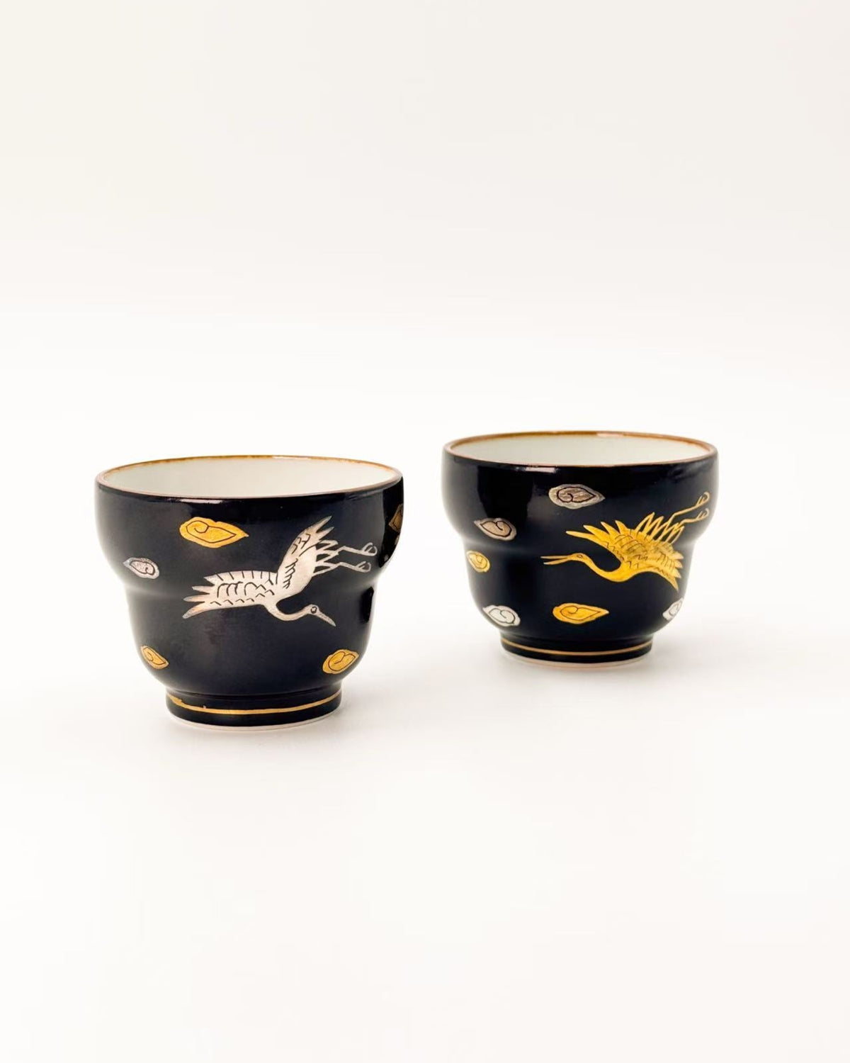 KIYOMIZU WARE SAKE CUP | KUROMAKI GOLD &amp; SILVER CRANES | 黒蒔金銀鶴 | NISHIKAWA
