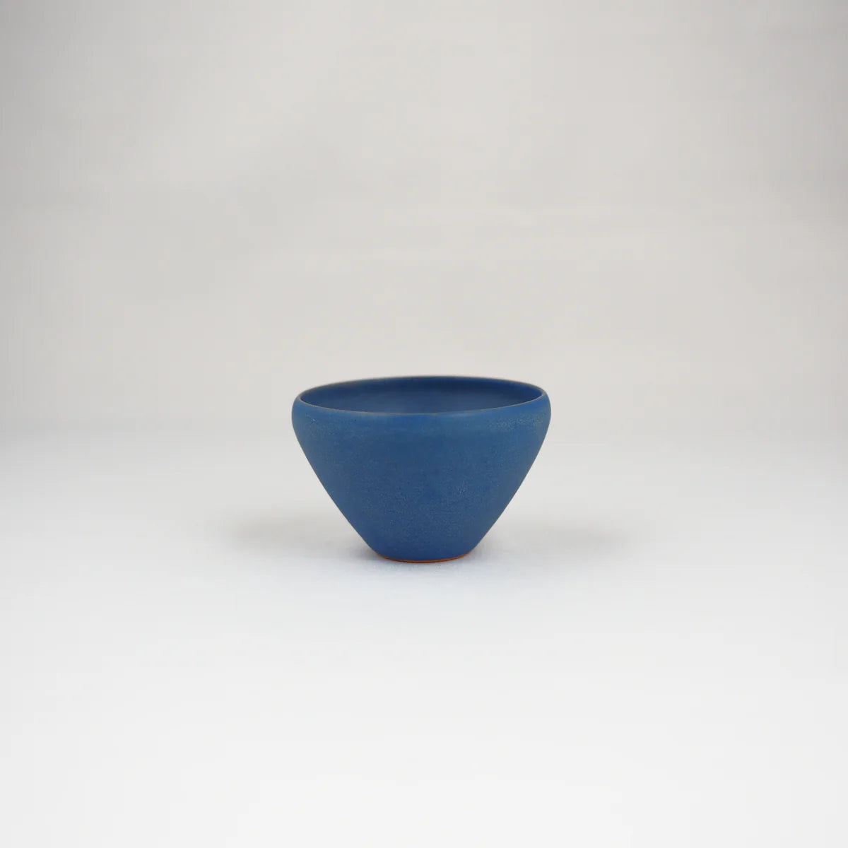 HANDMADE JAPANESE GUINOMI SAKE CUP | SMALL INDIGO BLUE |TOHKEN-GAMA 陶謙窯