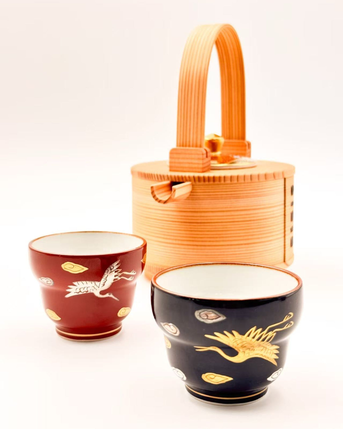 KIYOMIZU WARE SAKE CUP | KUROMAKI GOLD &amp; SILVER CRANES | 黒蒔金銀鶴 | NISHIKAWA