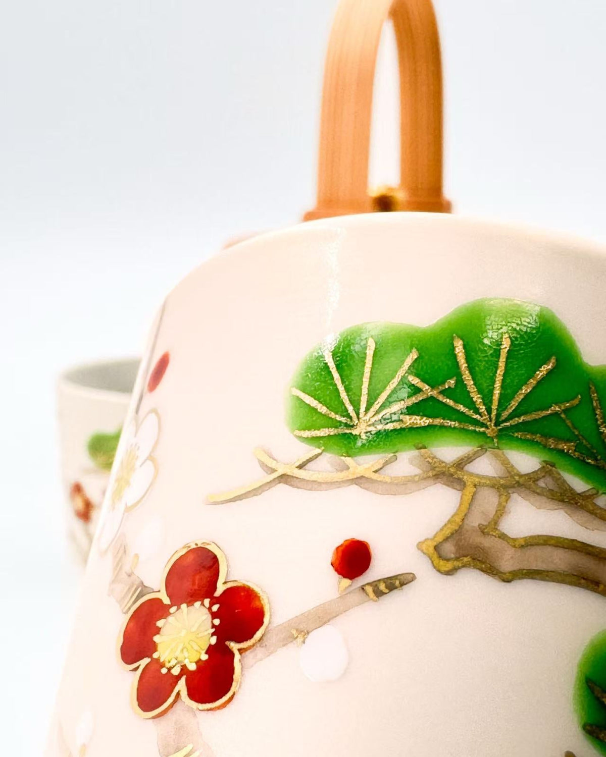 KIYOMIZU WARE SAKE &amp; TEA CUP | KINSAI SHOCHIKUBAI | 金彩松竹梅 | NISHIKAWA