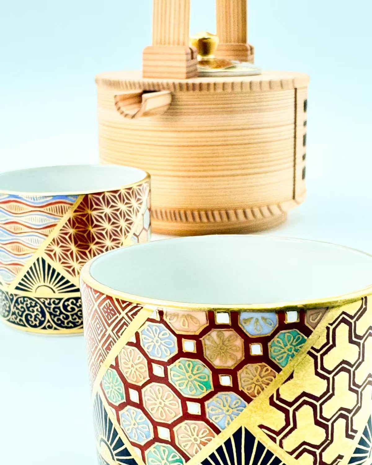 KIYOMIZU WARE SAKE CUP | KINSAI NEJIRIKOMON 金彩捻小紋 | NISHIKAWA