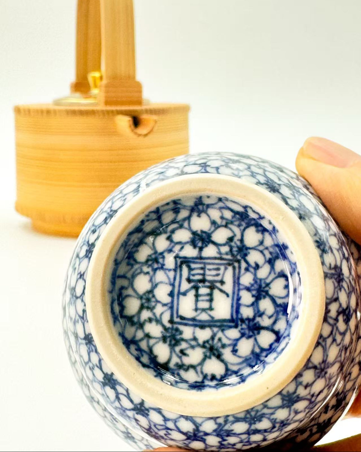 KIYOMIZU WARE SAKE CUP BY KURAMOTO TAKASHI | SOMETSUKE SAKURAZUME 染付桜詰 | NISHIKAWA