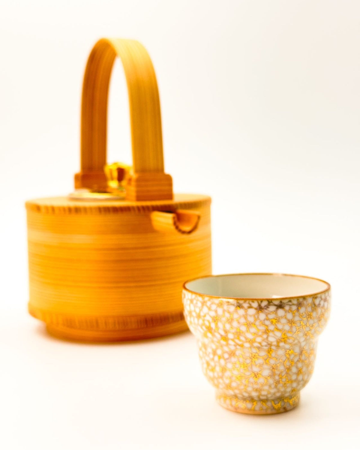 KIYOMIZU WARE SAKE CUP | GOLD CHERRY GLOWER | KINSAI SAKURA-ZUME 金彩桜詰 | NISHIKAWA