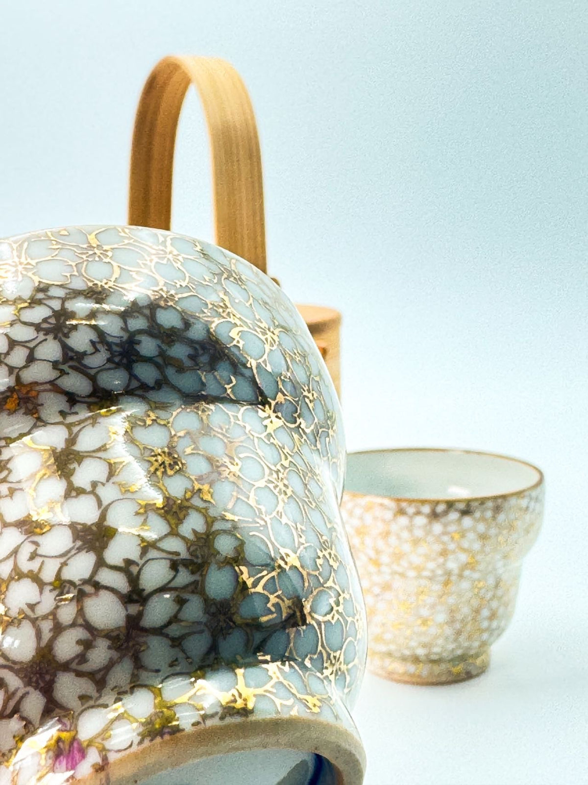 KIYOMIZU WARE SAKE CUP | GOLD CHERRY GLOWER | KINSAI SAKURA-ZUME 金彩桜詰 | NISHIKAWA