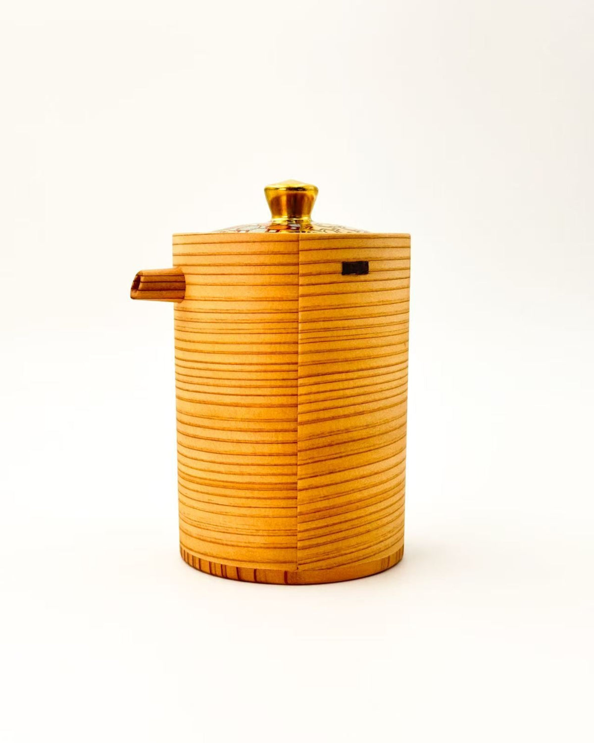 KIYOMIZU WARE SAKE SERVER | KINSAI NEJIRIKOMON X MAGEWAPPA 400ml 金彩捻小紋 X 曲げわっぱ | NISHIKAWA