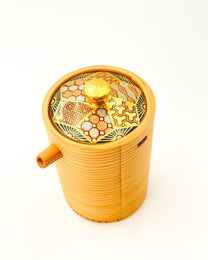KIYOMIZU WARE SAKE SERVER | KINSAI NEJIRIKOMON X MAGEWAPPA 400ml 金彩捻小紋 X 曲げわっぱ | NISHIKAWA
