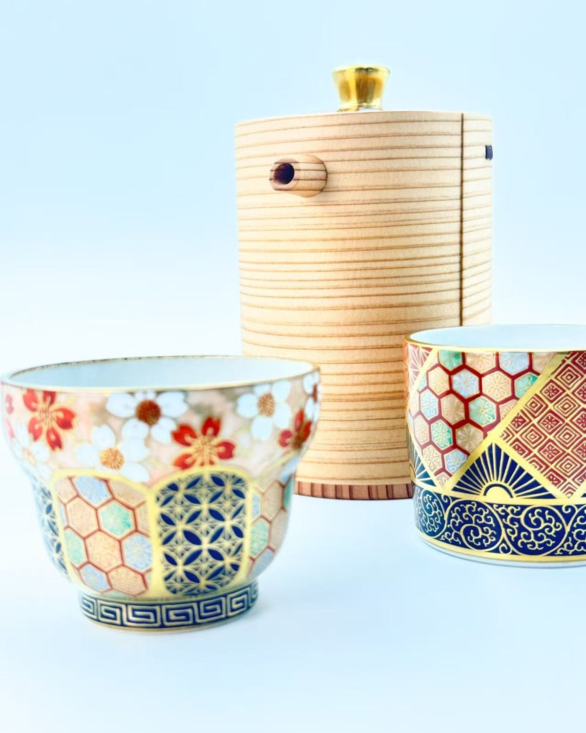 KIYOMIZU WARE SAKE SERVER | KINSAI NEJIRIKOMON X MAGEWAPPA 400ml 金彩捻小紋 X 曲げわっぱ | NISHIKAWA
