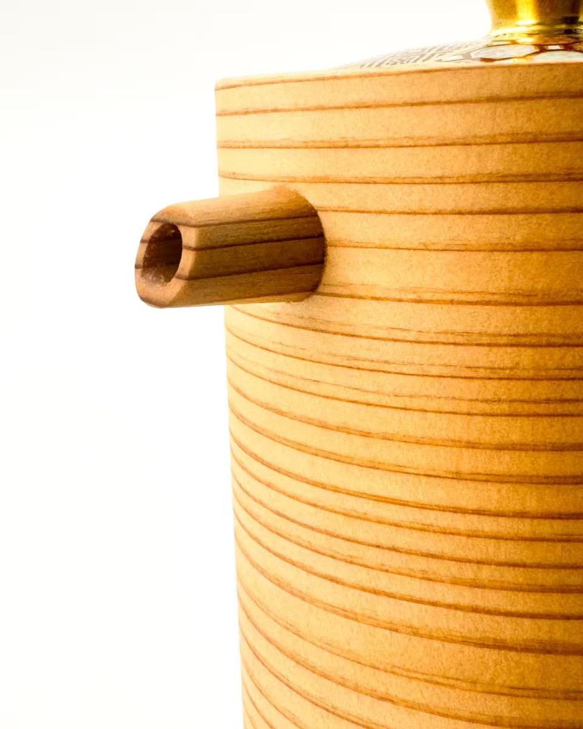 KIYOMIZU WARE SAKE SERVER | KINSAI NEJIRIKOMON X MAGEWAPPA 400ml 金彩捻小紋 X 曲げわっぱ | NISHIKAWA