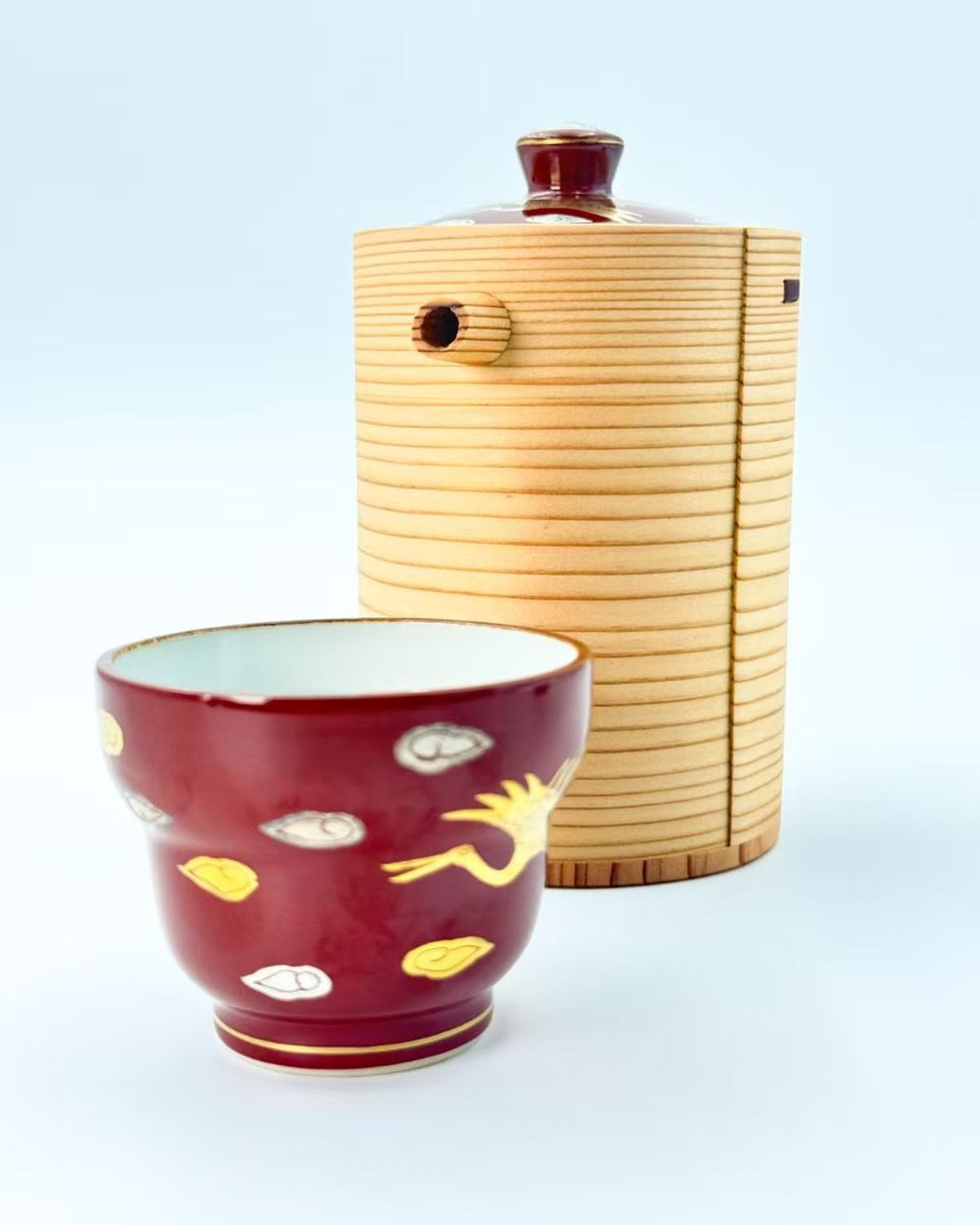 KIYOMIZU WARE SAKE SERVER | AKA MAKI KINGIN TSURU × MAGEWAPPA, 400ml 赤蒔金銀鶴 X 曲げわっぱ | NISHIKAWA