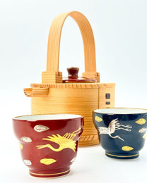 KIYOMIZU WARE SAKE SERVER | AKAMAKI GOLD &amp; SILVER CRANES × MAGEWAPPA 600ml 赤蒔金銀鶴 X 曲げわっぱ | NISHIKAWA